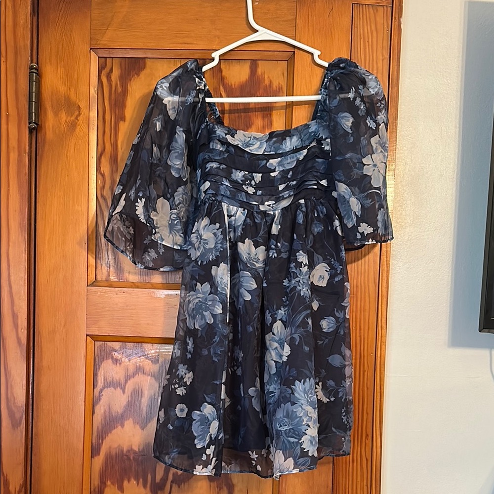 Abercrombie & Fitch White and Blue Flutter Sleeve Mini Dress